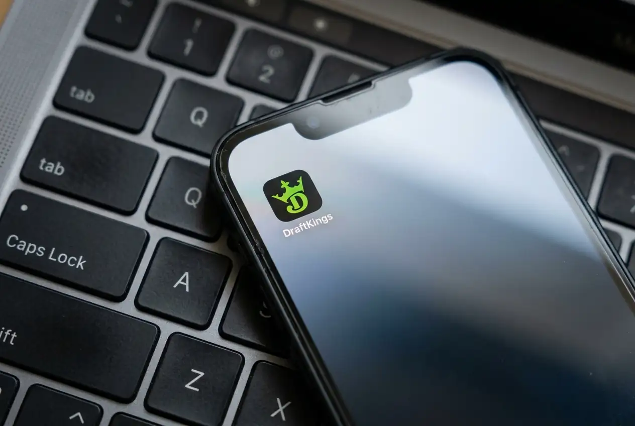 DraftKings Faces Suit Over Alleged AI Targeting of Problem Gamblers