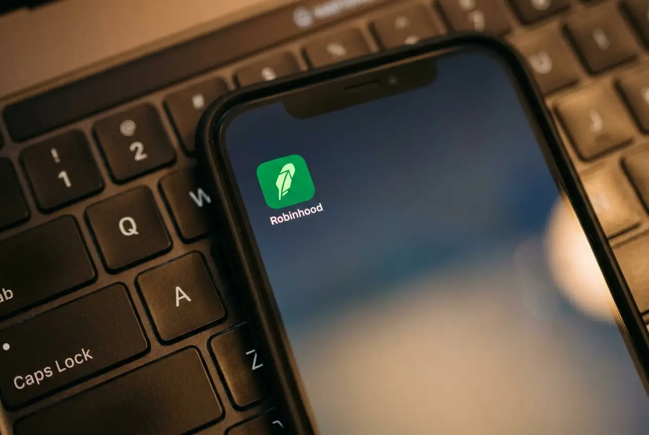 Robinhood Chain Transactions Plunge 42% From Mid-September