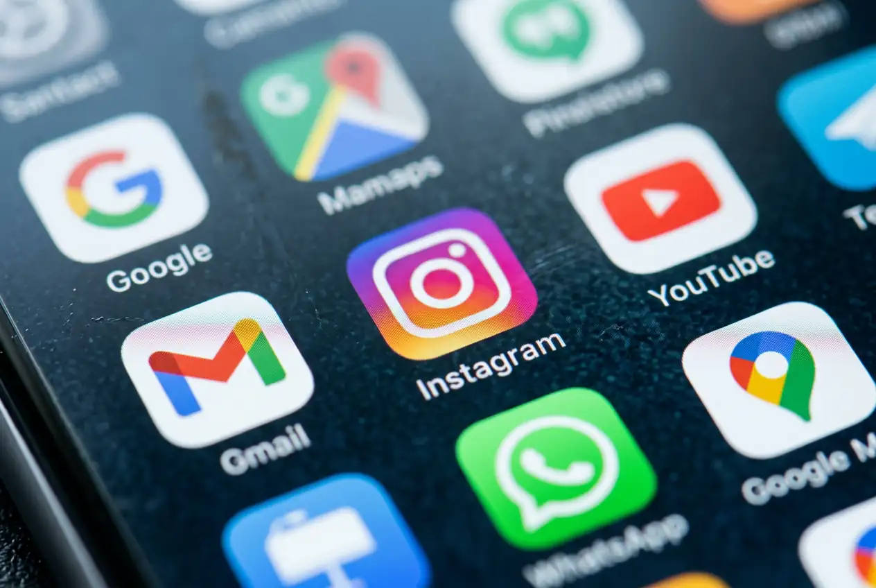 Canada bans social media for under-16s, threatening 10% revenue fines