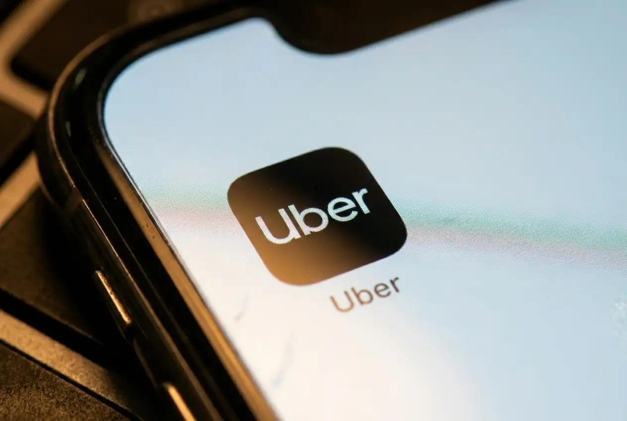 Amazon’s Zoox to Launch Driverless Robotaxis on Uber App in First Third-Party Deal
